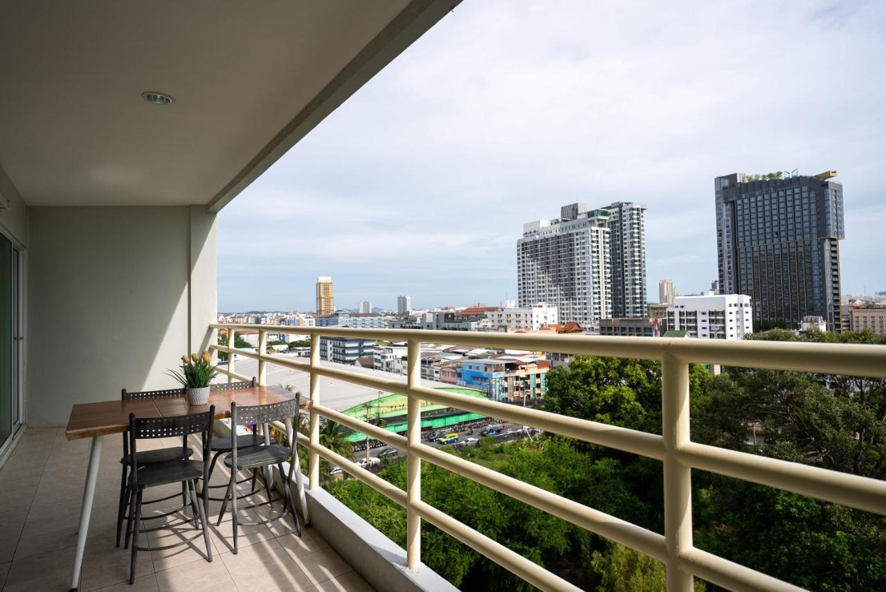Walking Street Side View Talay 6 Apartemen